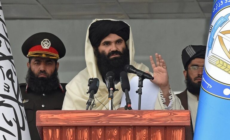 وزير داخلية "طالبان" يكشف عن وجهه لأول مرة