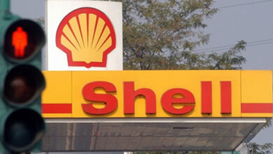 شركة شل تدافع عن قرارها باستمرار شراء النفط الروسي