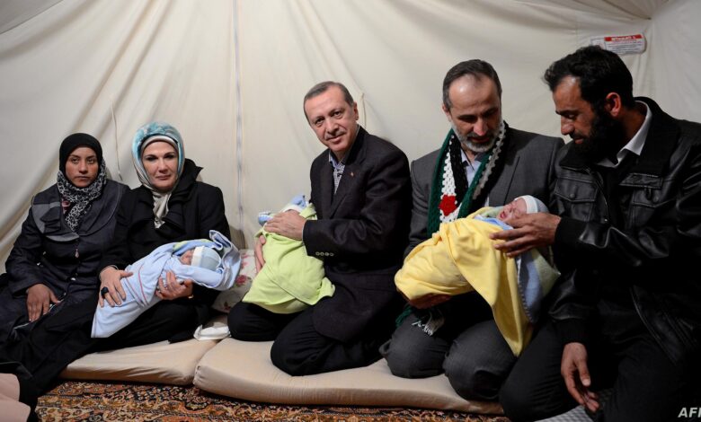 «ضبّوا الشناتي».. أردوغان يصدم اللاجئين السوريين!