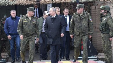 بوتين يدفع بـ «جيش الآباء» إلى أوكرانيا