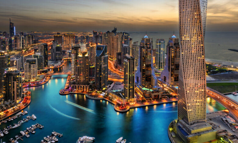 الإمارات تعتمد تأشيرات جديدة "بلا ضامن"