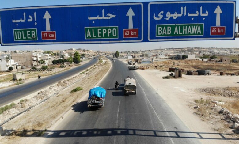 "الجولاني" يفصل إدلب عن حلب بخندق وساتر ترابي