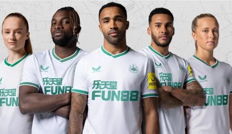 نادي إنكليزي يكشف عن قميص جديد بألوان قميص المنتخب السعودي