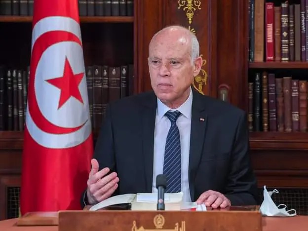 الرئيس التونسي يعزل 57 قاضياً