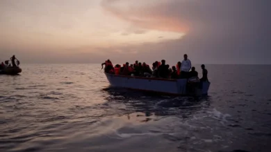 بينهم سوريون.. لبنان يعلن توقيف العشرات أثناء محاولتهم الهجرة عبر البحر