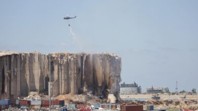 السلطات اللبنانية تحذر من خطر انهيارصوامع مرفأ بيروت