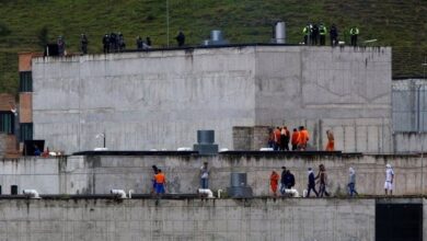 مقتل 13 سجيناً في عراك داخل سجن بالإكوادور
