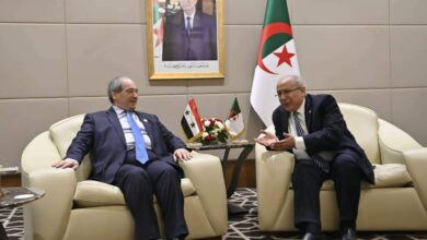 ما هي الرسالة التي يحملها وزير الخارجية الجزائري للرئيس السوري؟