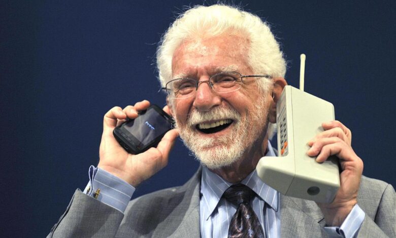 مخترع أول هاتف محمول