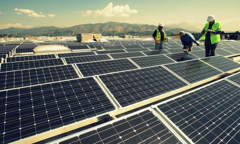 إيران تدشن أكبر مشروع لإنتاج الكهرباء من الطاقة الشمسية