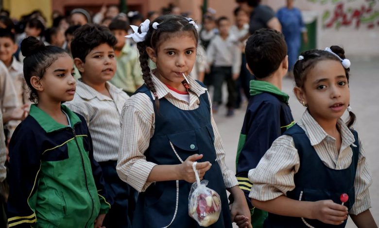 مصر تفرض غرامة مالية على التلاميذ في حال غيابهم عن المدرسة