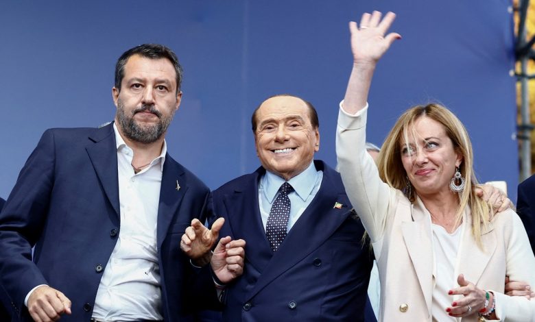 أفادت وكالة الصحافة الفرنسية فجر اليوم بأن تحالف اليمين المتطرف في طريقه للفوز بالانتخابات البرلمانية الإيطالية، بعدما أظهرت استطلاعات حصوله على أغلبية واضحة.