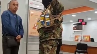 مسلح يحتجز رهائن في بنك بجورجيا مطالباً بمليوني دولار