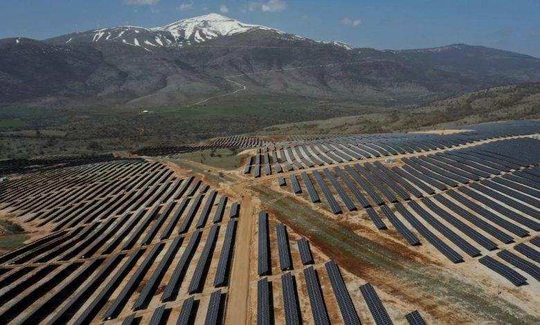 اليونان تشغل البلاد على الطاقة المتجددة