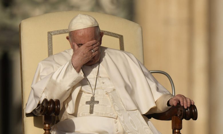 البابا يعترف: «القساوسة والراهبات يشاهدون المواد الإبـاحية»