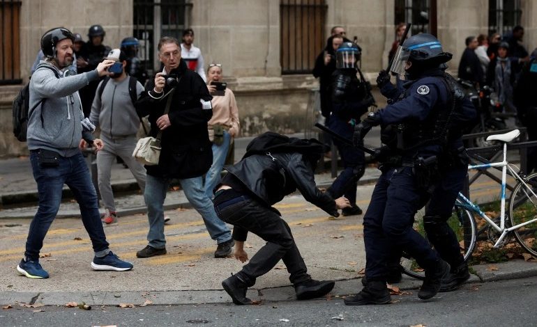 الإضرابات والاحتجاجات مستمرة في كل فرنسا