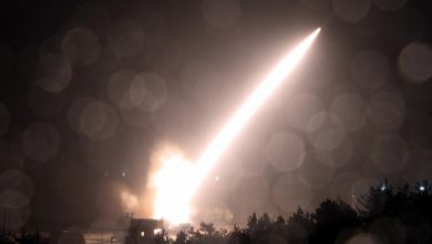 سقط الصاروخ الباليستي Hyunmoo-2، الذي أُطلق خلال مناورة مشتركة بين الولايات المتحدة وكوريا الجنوبية ردا على تجارب صاروخية لكوريا الشمالية، في قاعدة عسكرية على الفور بعد إطلاقه.