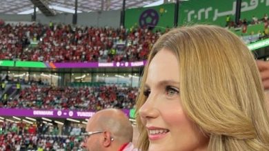 زوجة لاعب شهير تلفت الأنظار بجمالها في مونديال قطر