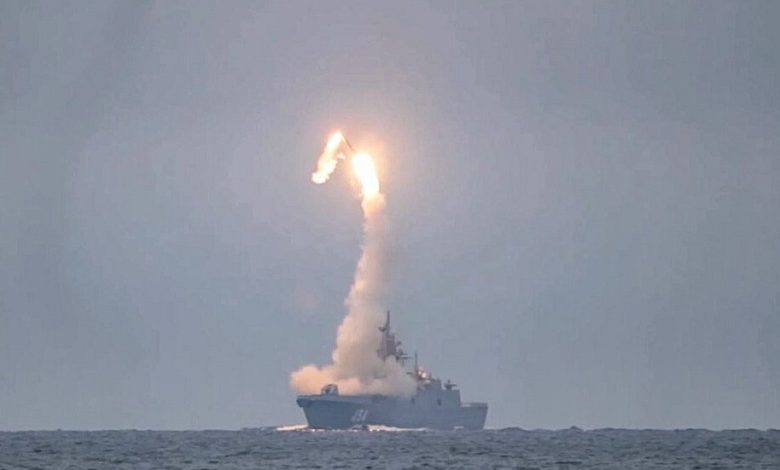 بإشراف بوتين.. روسيا تطلق سفينة بسلاح "لا يُهزم"