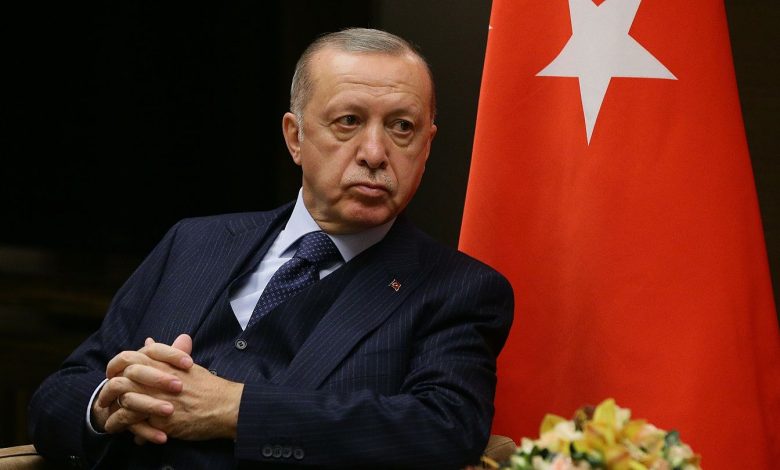 أردوغان يرمي بشكوك المعارضة حول شرعيته خلف الحائط