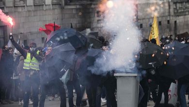 مواجهات بين الشرطة الفرنسية والمحتجين خلال تظاهرات ضخمة