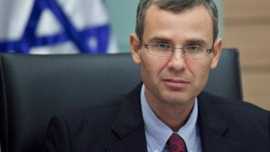 وزير العدل الإسرائيلي يتحدى المعارضة