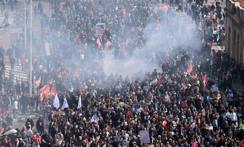 مواجهات عنيفة بين الشرطة ومتظاهرين في فرنسا