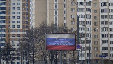 إعلان غريب في شوارع روسيا.. ما سرّ تاريخ 23؟