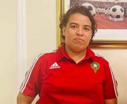 امرأة تدرب فريق كرة قدم للرجال في المغرب