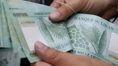 انهيار قياسي للعملة اللبنانية أمام الدولار
