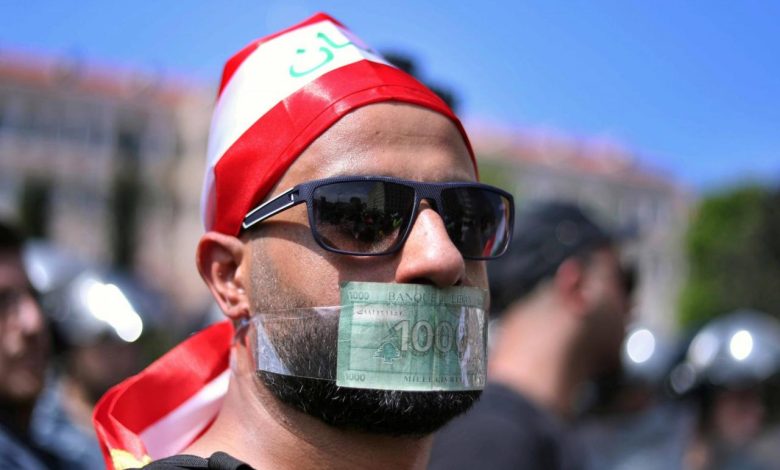انتفاضة شعبية على وقع انهيار الليرة اللبنانية