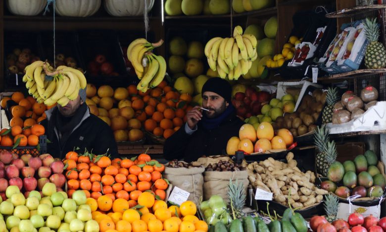 كيف يؤثر تصدير الخضار والفواكه على الأسعار في الأسواق السورية؟