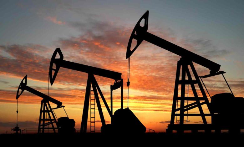 "النفط" يقع بين الركود وتقليص الإمدادات!