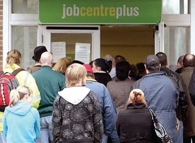 عدد العاطلين عن العمل يرتفع بنسبة 3.8% في بريطانيا