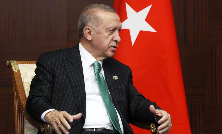 أردوغان يحذر مؤيديه من دفع "ثمن باهظ"
