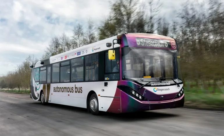 أول خط للحافلات ذاتية القيادة في المملكة المتحدة