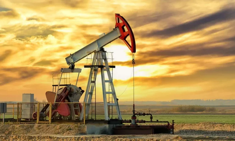 أسعار النفط تنخفض للأسبوع الرابع على التوالي