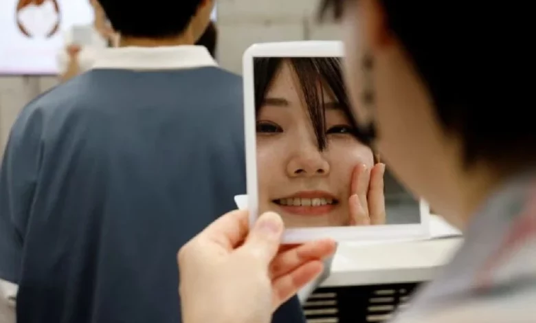 ما قصة مدرب الابتسامة في اليابان؟!