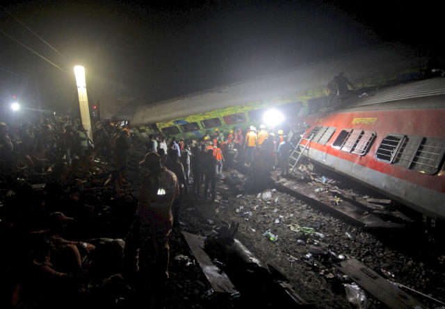 أضخم كارثة قطارات في الهند.. 288 قتيلاً في حادث واحد
