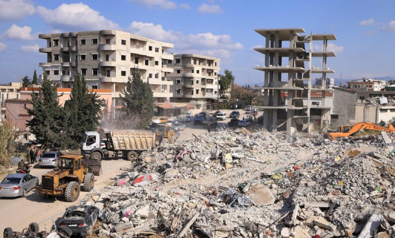 2000 مبنى قيد الهدم.. آثار الزلزال مازالت تلقي بحملها في اللاذقية