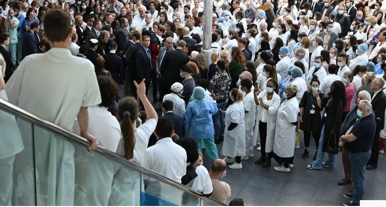 بعد أيام من أعمال الشغب.. أكثر من نصف أطباء فرنسا يضربون عن العمل