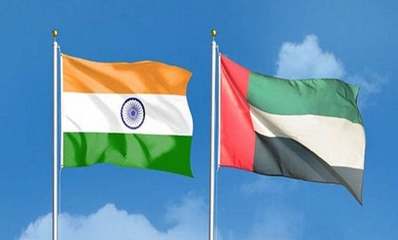 الهند تشتري للمرة الأولى نفطاً من الإمارات بالروبية
