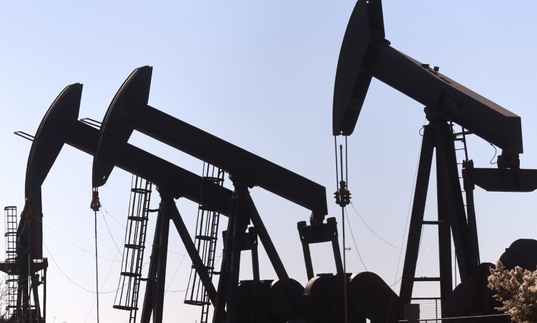 أسعار النفط تواصل الارتفاع وسط مخاوف تراجع الإمداد