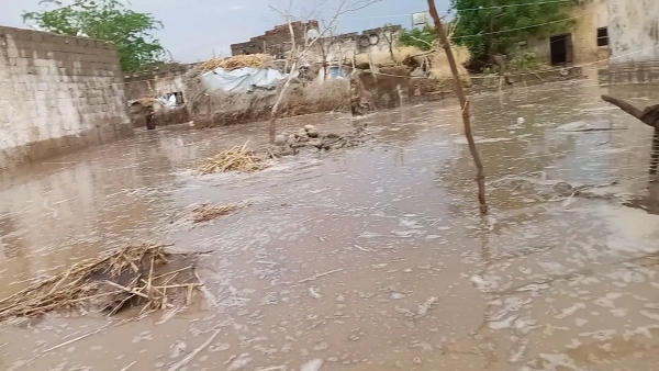 ضحايا ودمار عشرات المنازل بصواعق رعدية وسيول جارفة في اليمن