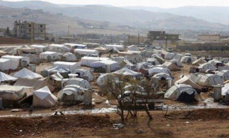 الجيش اللبناني يداهم مخيمات السوريين في عرسال ويفكك ألواح