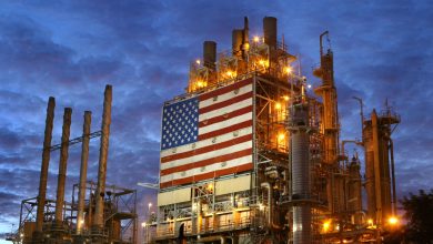 أسعار النفط تتراجع مدعومة بالمخزونات الأمريكية