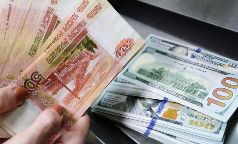 هكذا دعم الغرب العملة الروسية ؟!