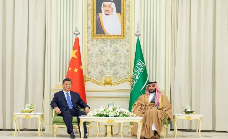 الصين والسعودية توجهان ضربة جديدة للدولار الأمريكي ؟!