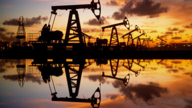 النفط يواصل ارتفاعه وسط زيادة القلق على طرق التجارة البحرية