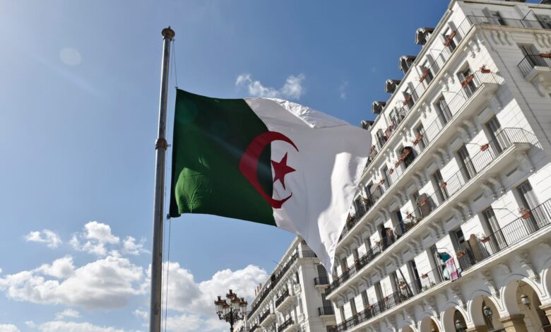 45 مليار دولار عجز.. الجزائر تعتمد أكبر ميزانية في تاريخها